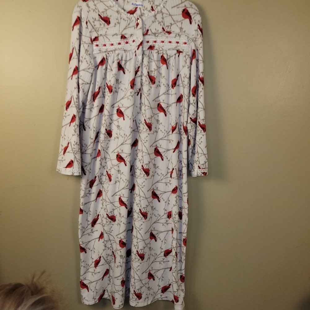 Noir Jasmine‎ Rose Womans Large Red Cardinal Long Flannel Nightgown